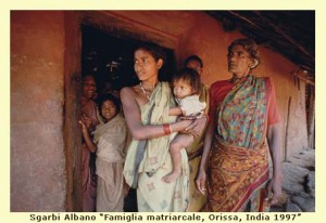 Sgarbi Albano  -Famiglia matriarcale- Orissa, India 1997-  copia